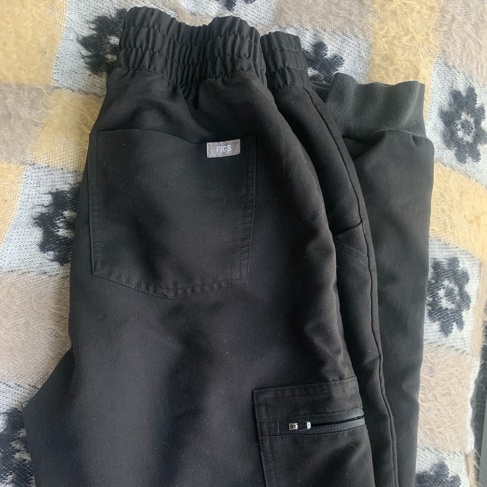 High rise FIGS black jogger scrubs XS